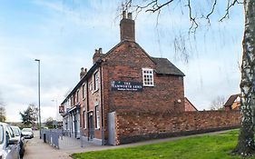 Oyo Tamworth Arms Boutique Pub & Hotel